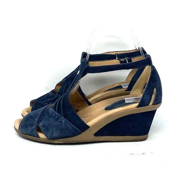 earth curvet wedge sandal
